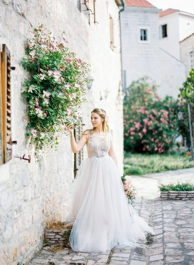 bride at coutyard wedding