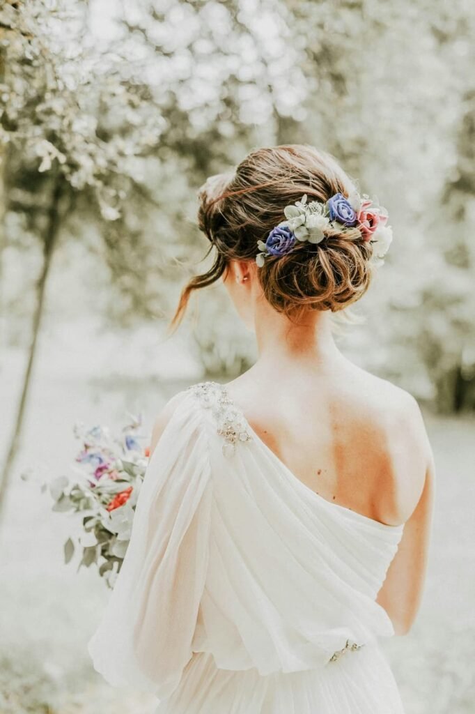 florals-to-bridal-hair-up-do