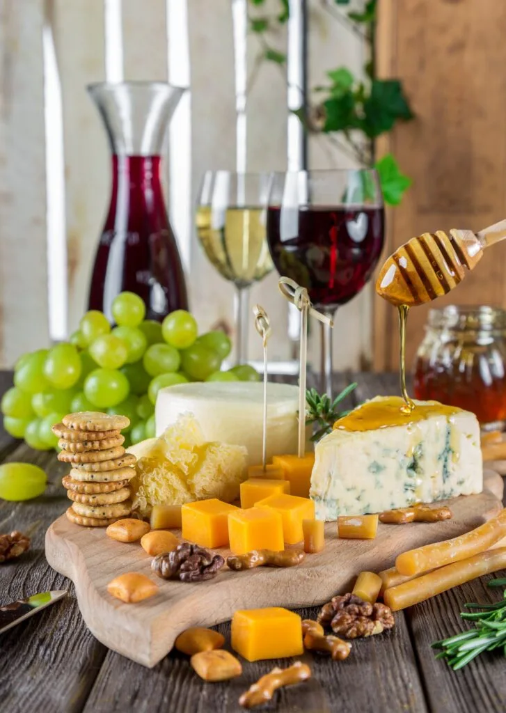 wine-and-cheese-appetizers-wedding-food-menu